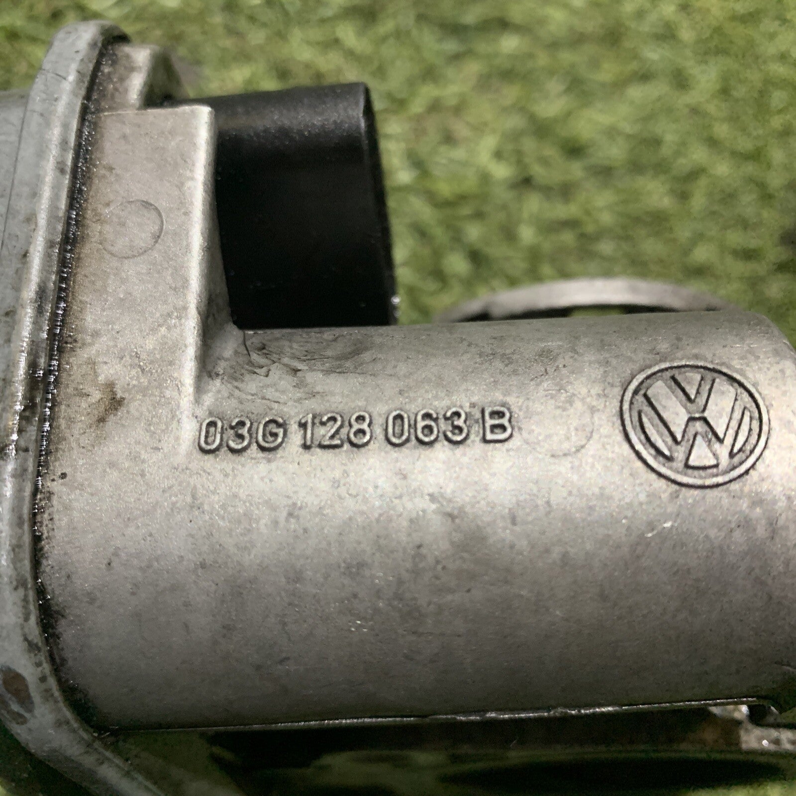 Corpo farfallato valvola VOLKSWAGEN PASSAT 2.0 tdi codice ricambio: 03G128063B