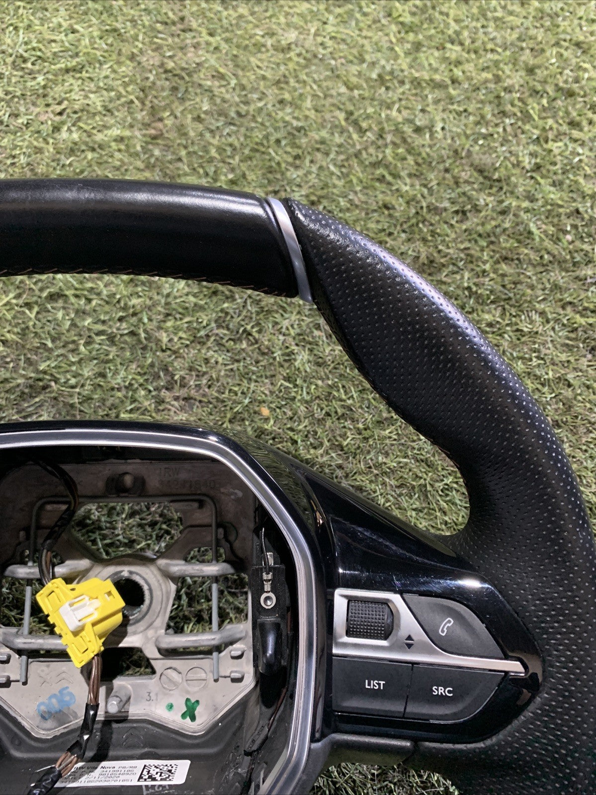 Volante Peugeot 3008 2018 GT 98105489ZD (2)