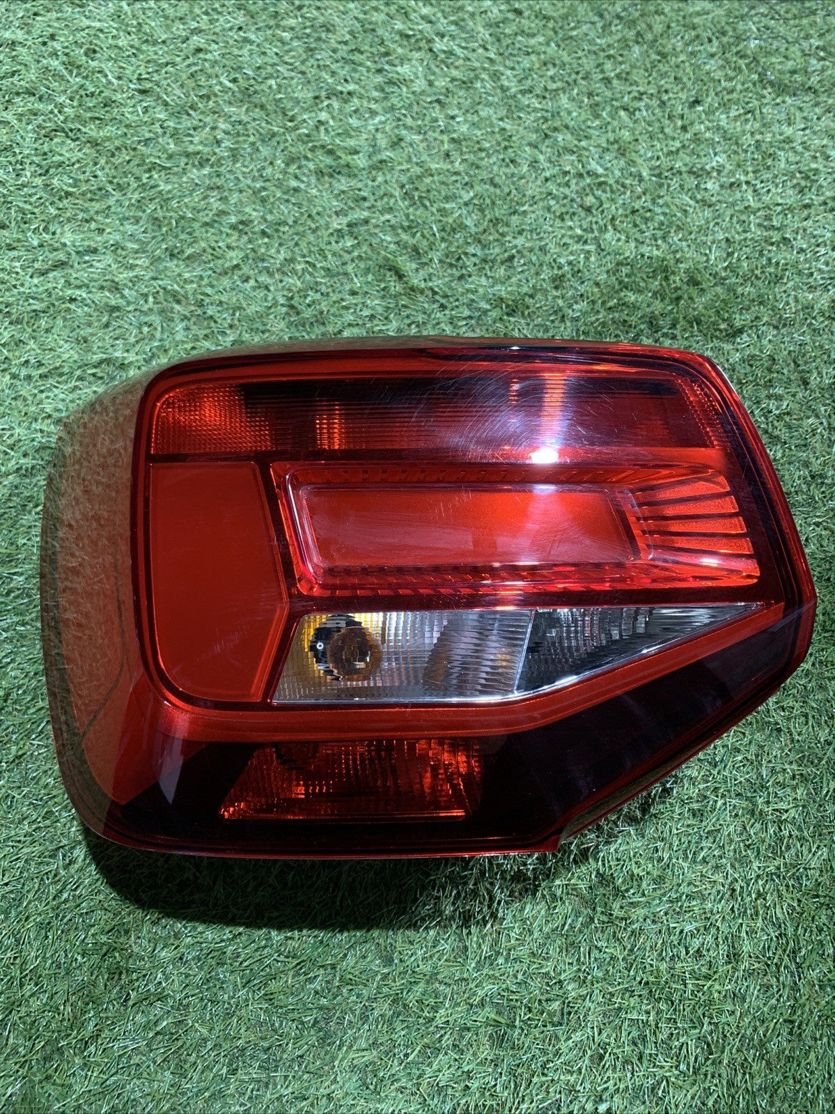 STOP FANALE POSTERIORE SINISTRO PER AUDI Q2 Serie (GAB) 81A945070 (16 )