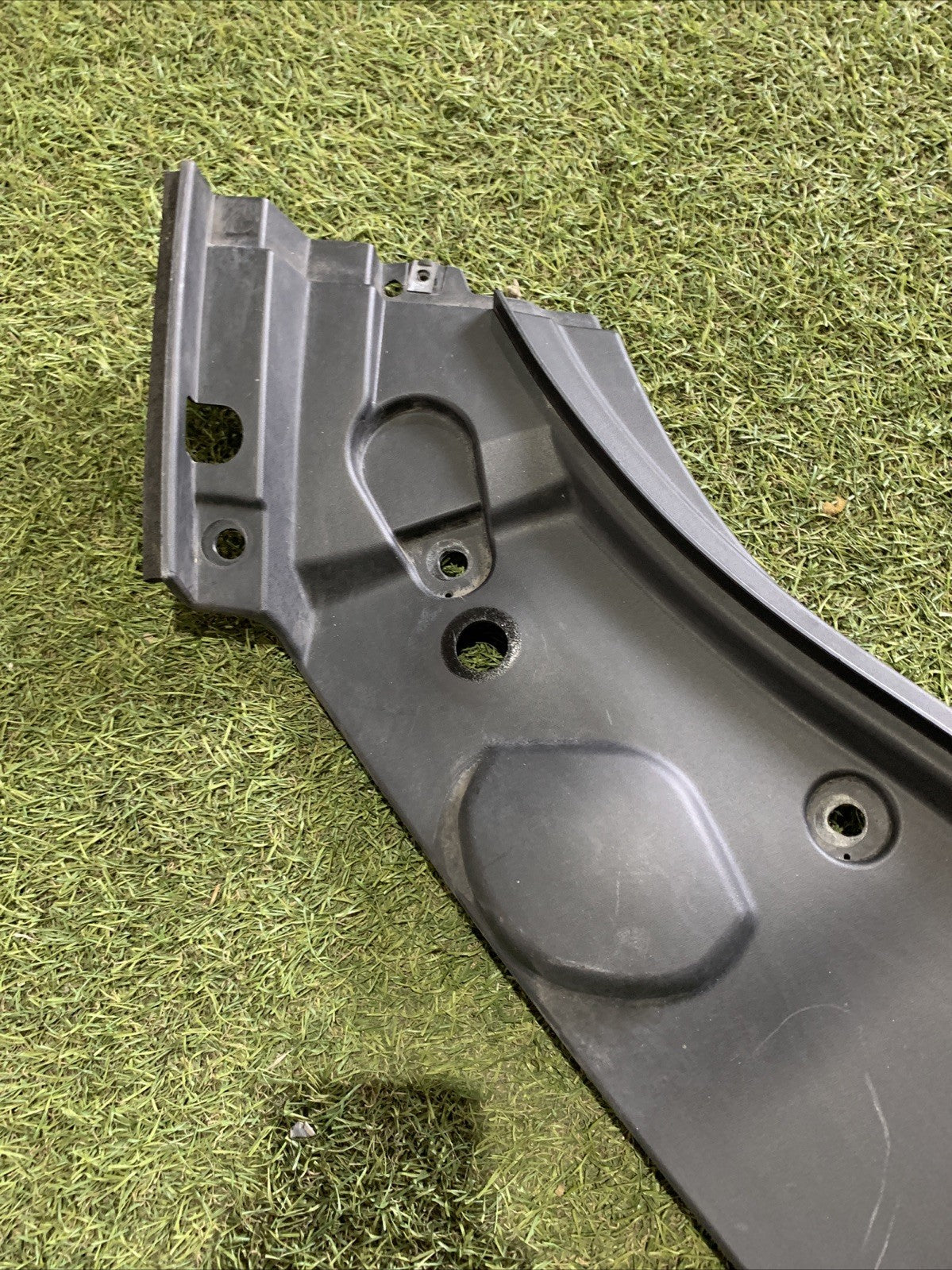 670042318 RIVESTIMENTO SUPERIORE TRAVERSA BATTICOFANO MASERATI LEVANTE