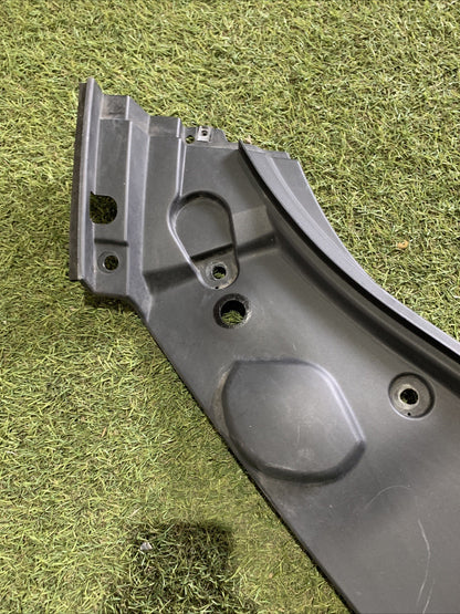 670042318 RIVESTIMENTO SUPERIORE TRAVERSA BATTICOFANO MASERATI LEVANTE