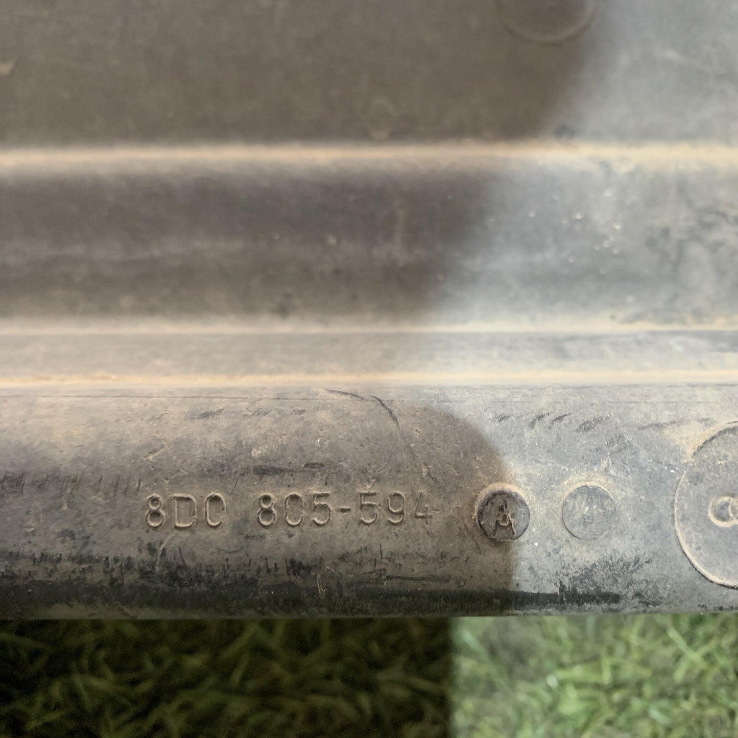 8D0805594 TRAVERSA CALANDRA BATTICOFANO ANTERIORE AUDI A4 1.9 TDI ANNO 1997-2000