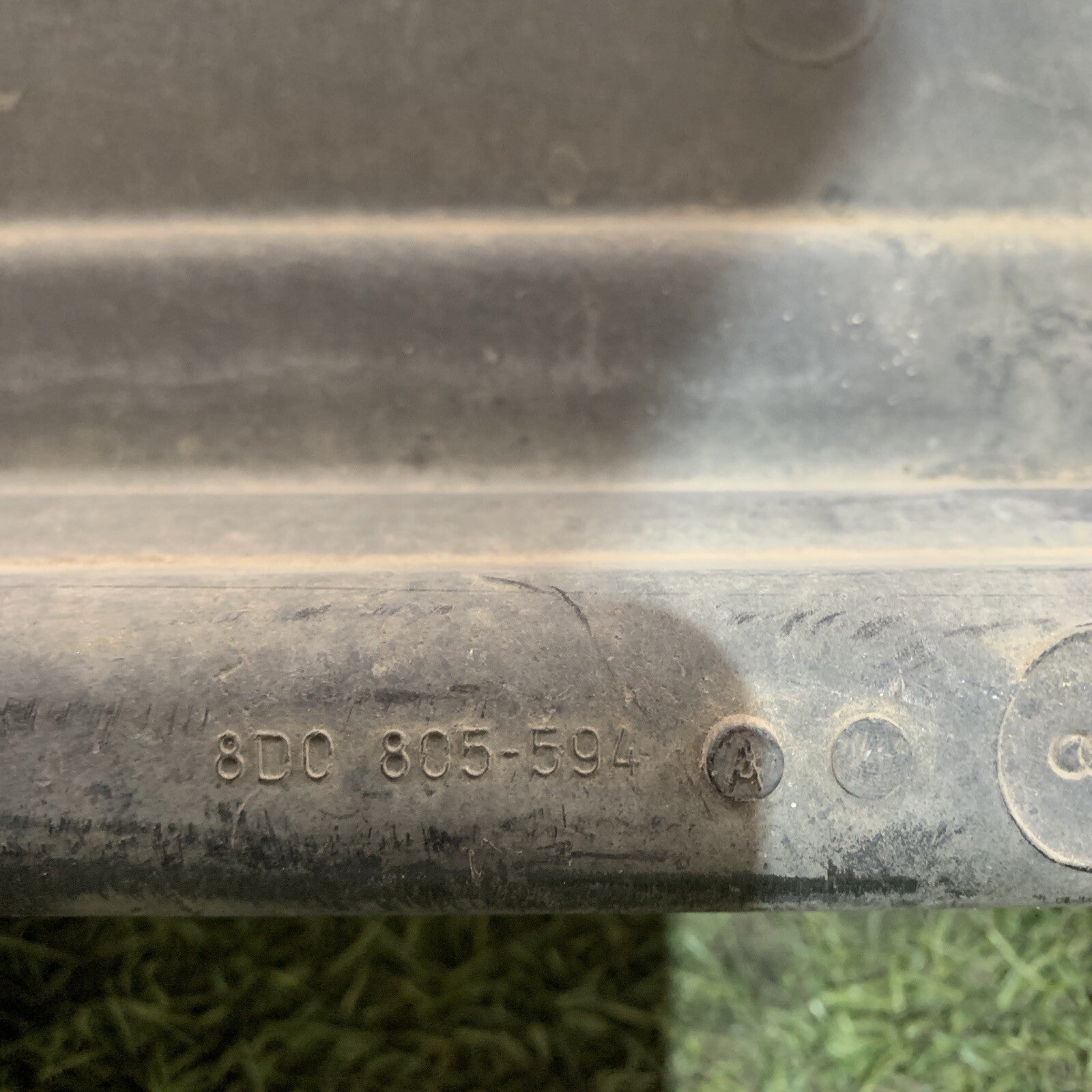 8D0805594 TRAVERSA CALANDRA BATTICOFANO ANTERIORE AUDI A4 1.9 TDI ANNO 1997-2000