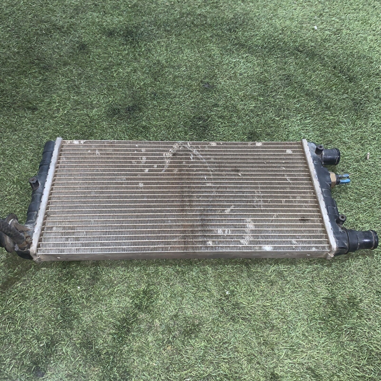 Radiatore Acqua Raffreddamento Motore Per Fiat Cinquecento Seicento 1.1 900 0.9