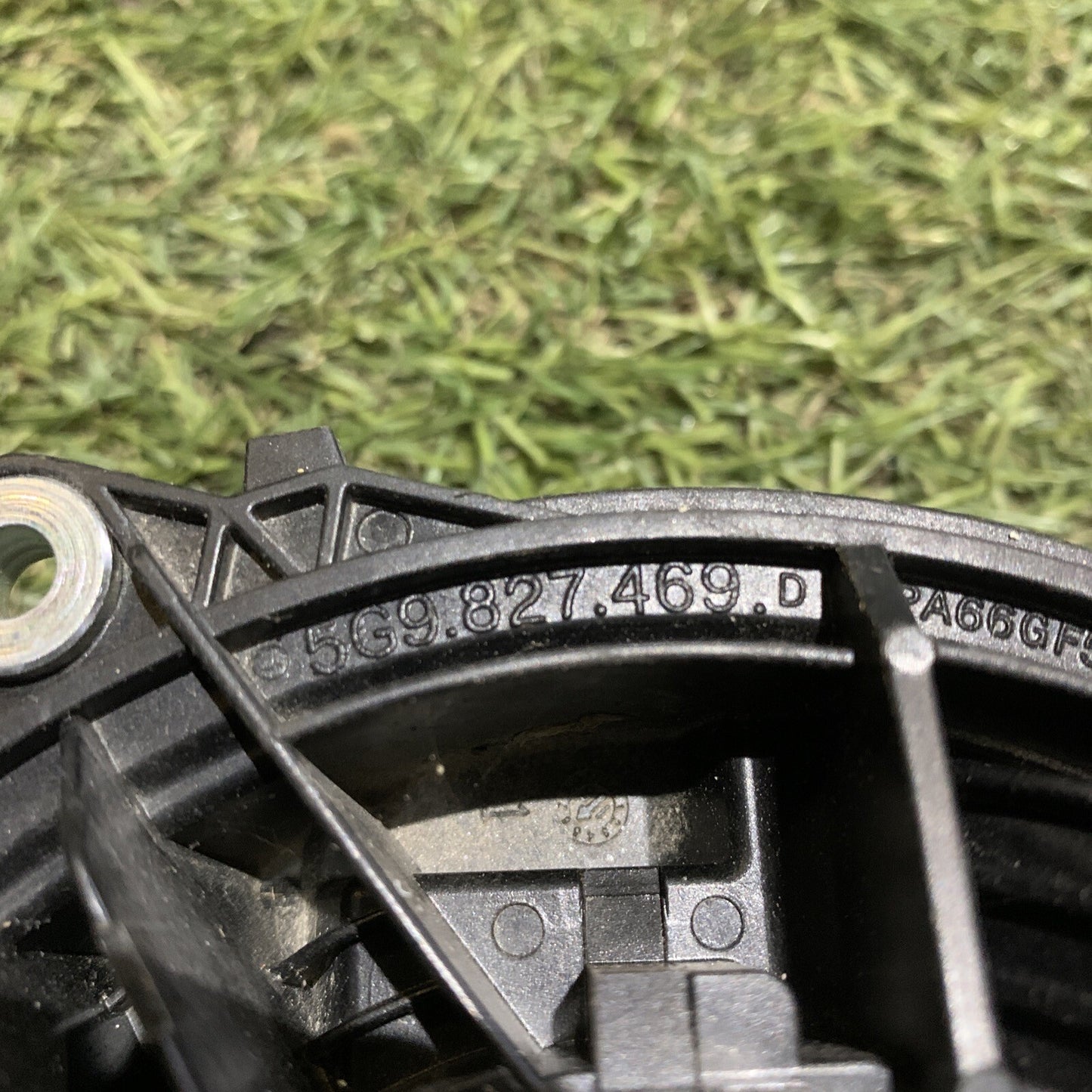 MANIGLIA PORTELLONE COFANO POSTERIORE VOLKSWAGEN VW GOLF 7 VII 5G9827469D