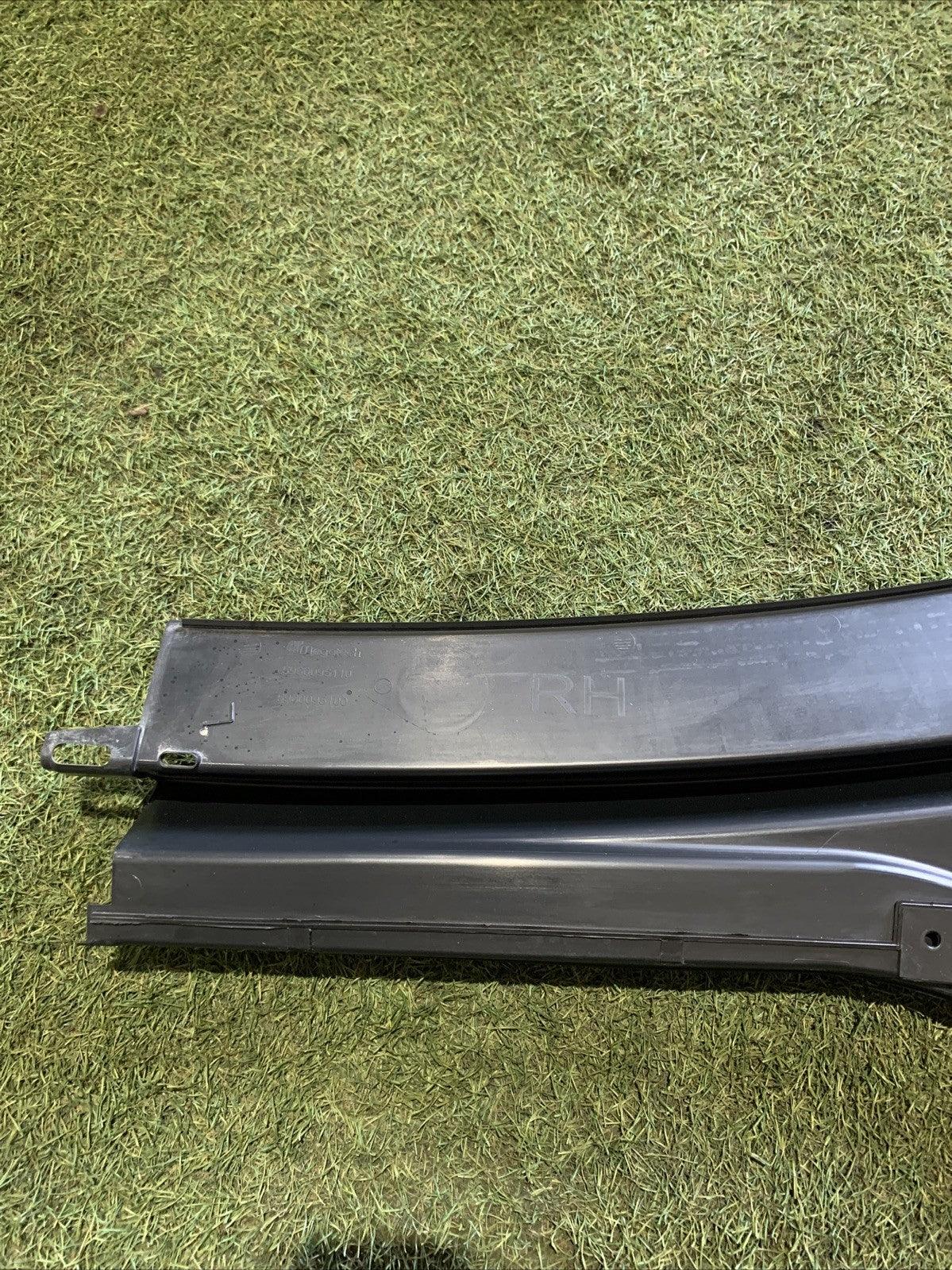 Griglia Gocciolatoio Parte Destra Volkswagen T-Roc 2023 2GA819404