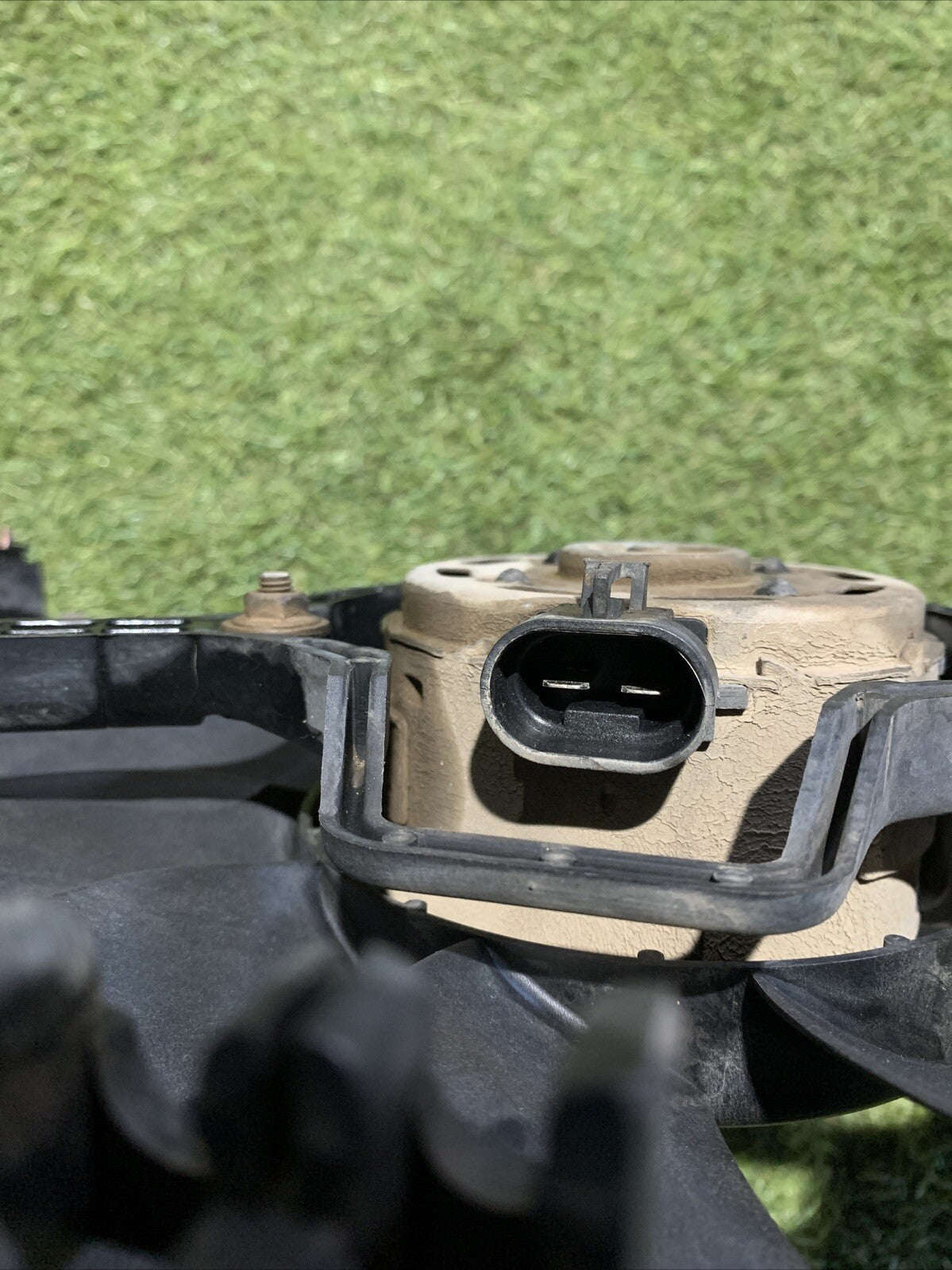 ELETTROVENTOLA RADIATORE CON CONVOGLIATORE  PER FIAT PUNTO 188 1.2 868718N (2)