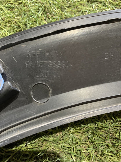 MODANATURA PARAFANGO ANT DX PER PEUGEOT 2008 Serie 9825736680 (19>)