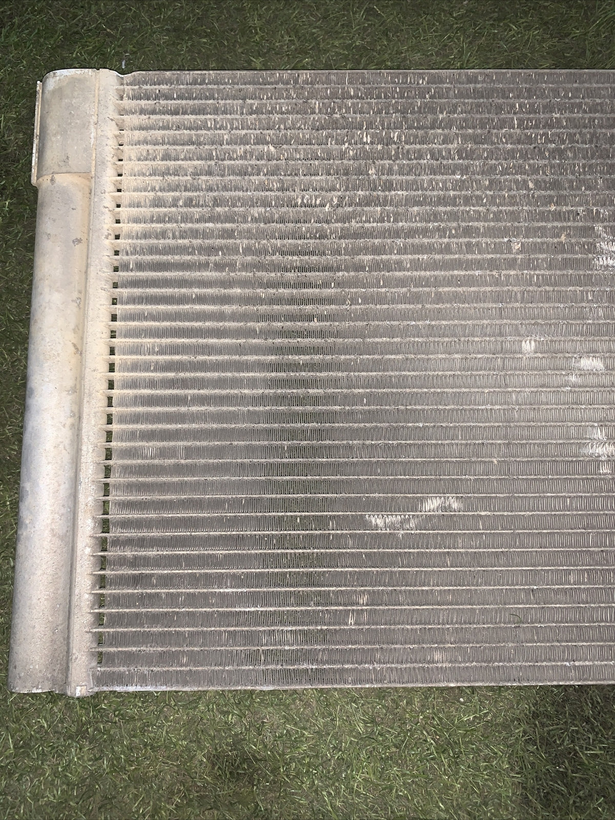 CONDENSATORE ARIA CONDIZIONATA FIAT GRANDE PUNTO 55700406 1.2 BENZINA (2)