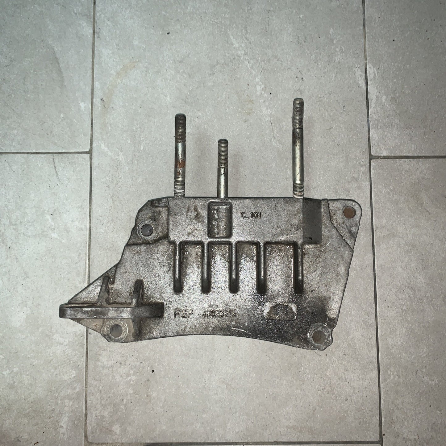 SUPPORTO MOTORE FIAT PANDA 1.3 ANNO 2007 CODICE 46823512 ORIGINALE