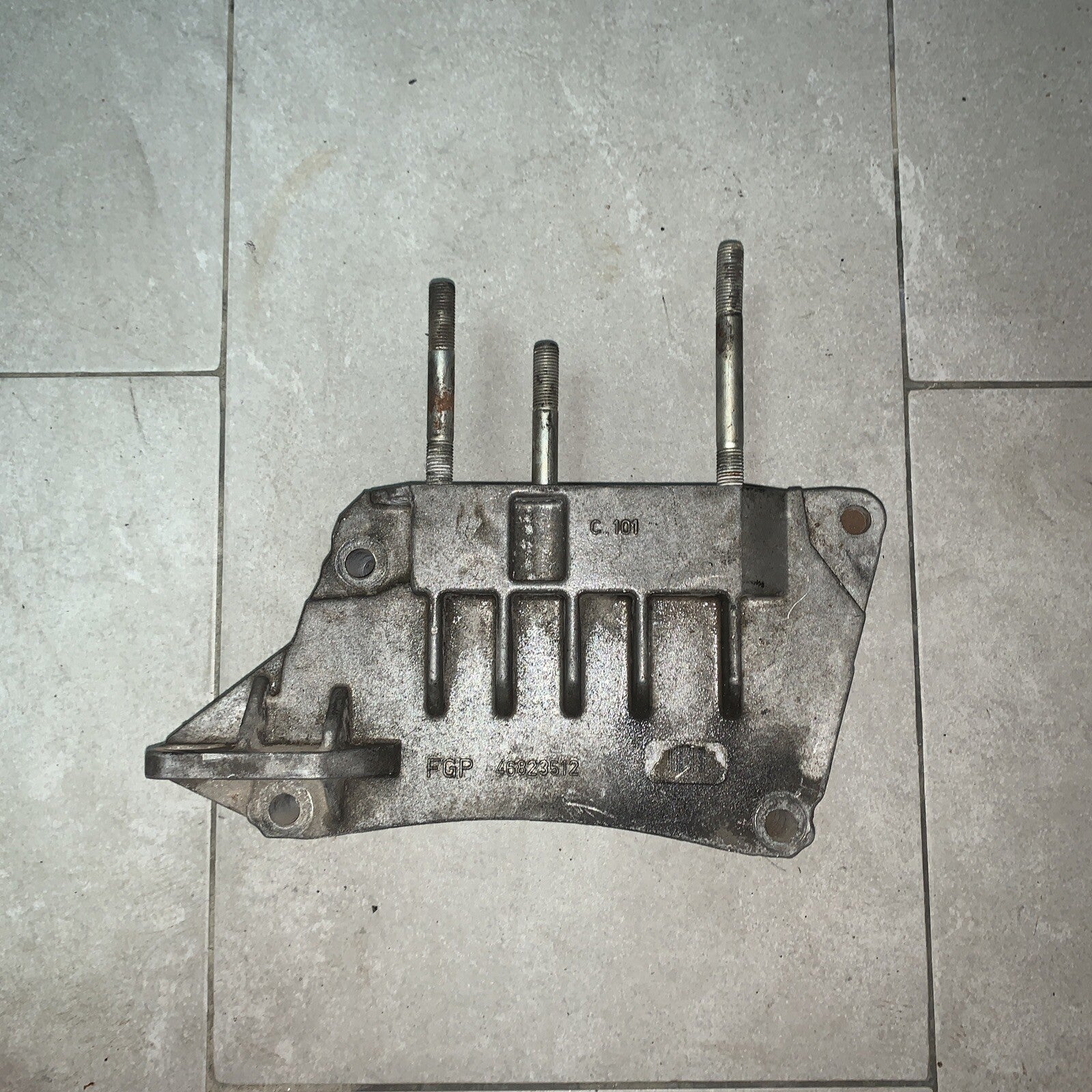 SUPPORTO MOTORE FIAT PANDA 1.3 ANNO 2007 CODICE 46823512 ORIGINALE