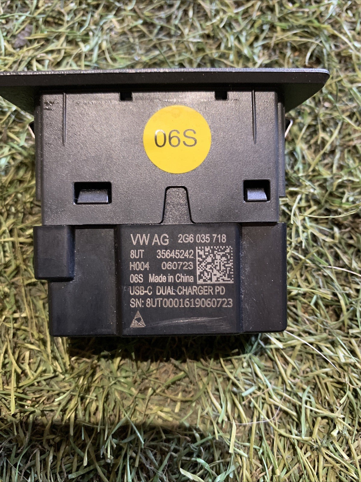PORTE INGRESSO USB-C VOLKSWAGEN T-ROC 2023 2G6035718