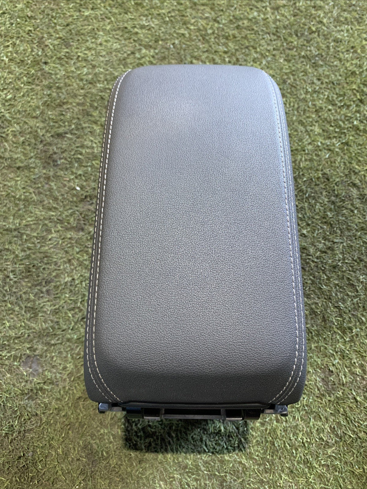 BRACCIOLO CENTRALE IN PELLE AUDI A1 Sportback (GBA) 82A864208A (18 )