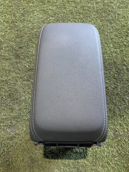 BRACCIOLO CENTRALE IN PELLE AUDI A1 Sportback (GBA) 82A864208A (18 )