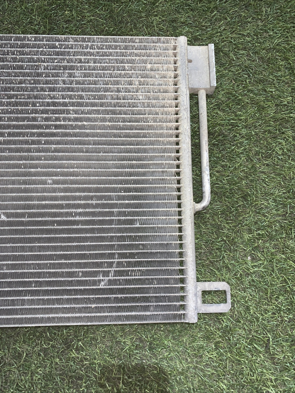 CONDENSATORE ARIA CONDIZIONATA FIAT GRANDE PUNTO 55700406 1.2 BENZINA (2)