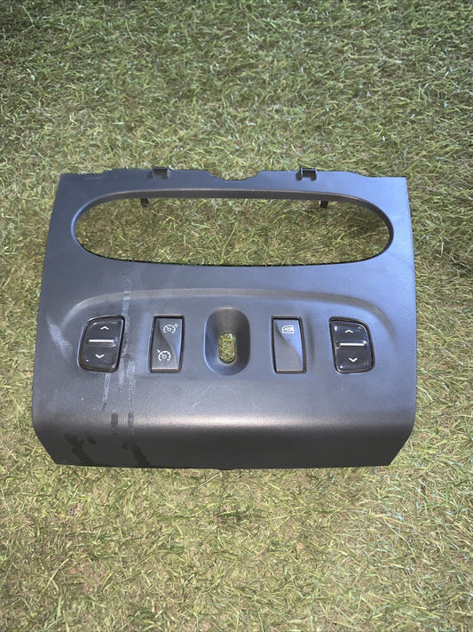 PULSANTIERA CENTRALE CRUSCOTTO DACIA SANDERO 2013 275009384R