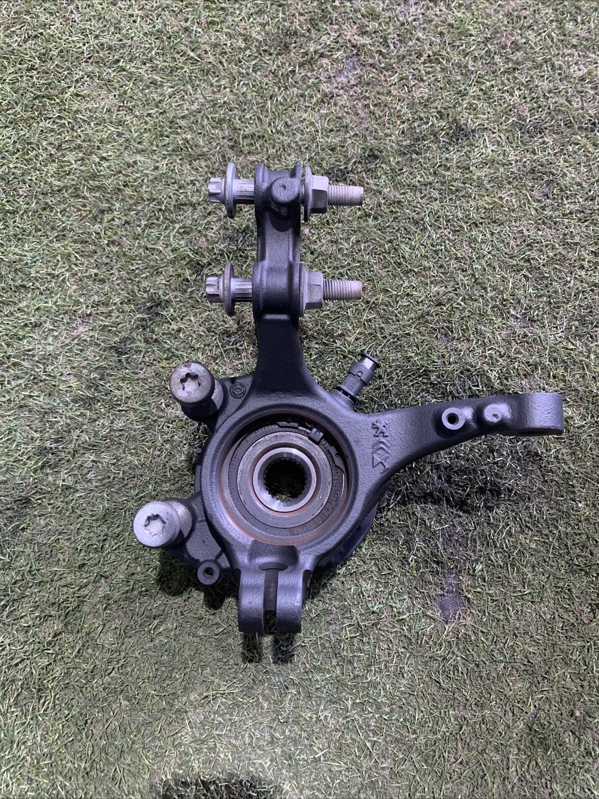 Mozzo Montante Fusello Anteriore Destro Peugeot 2008 2020 1.2 Benzina 9826532380