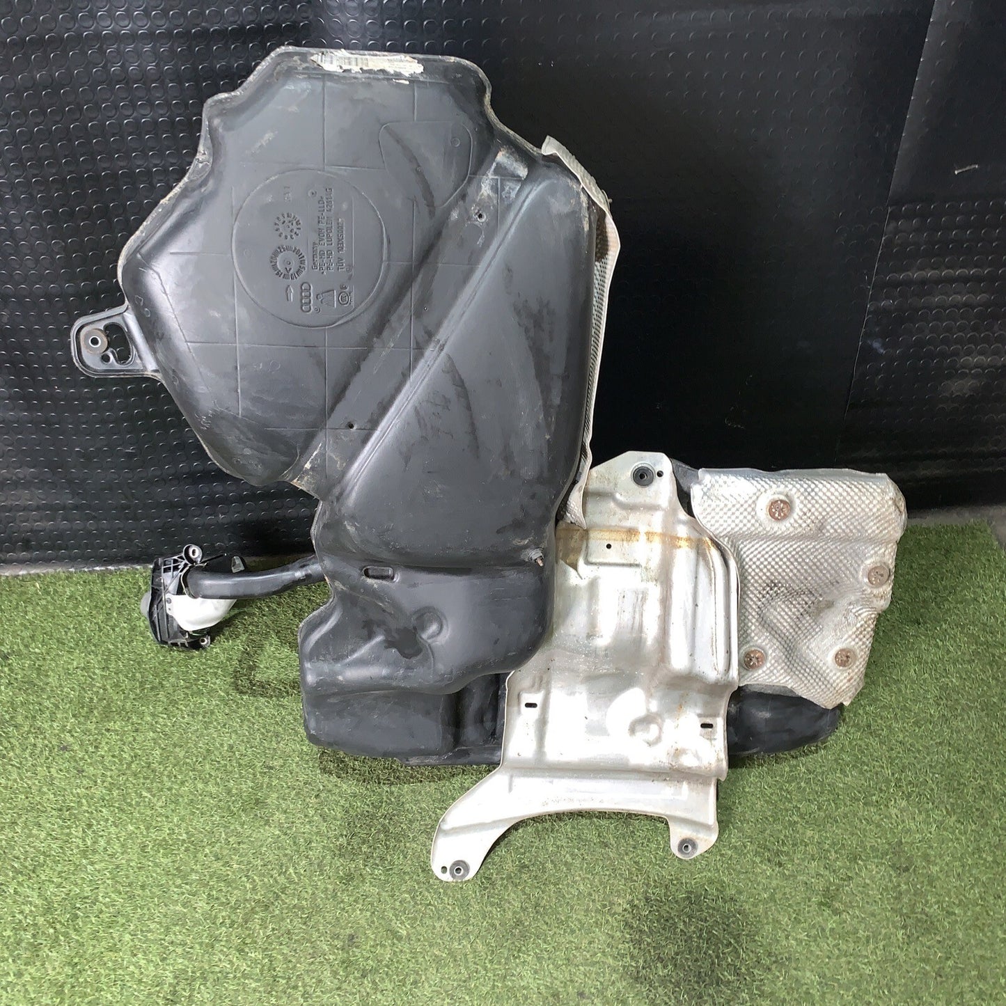 Serbatoio carburante Audi A7 4G 3.0 TDI 4G8201021AB serbatoio carburante diesel