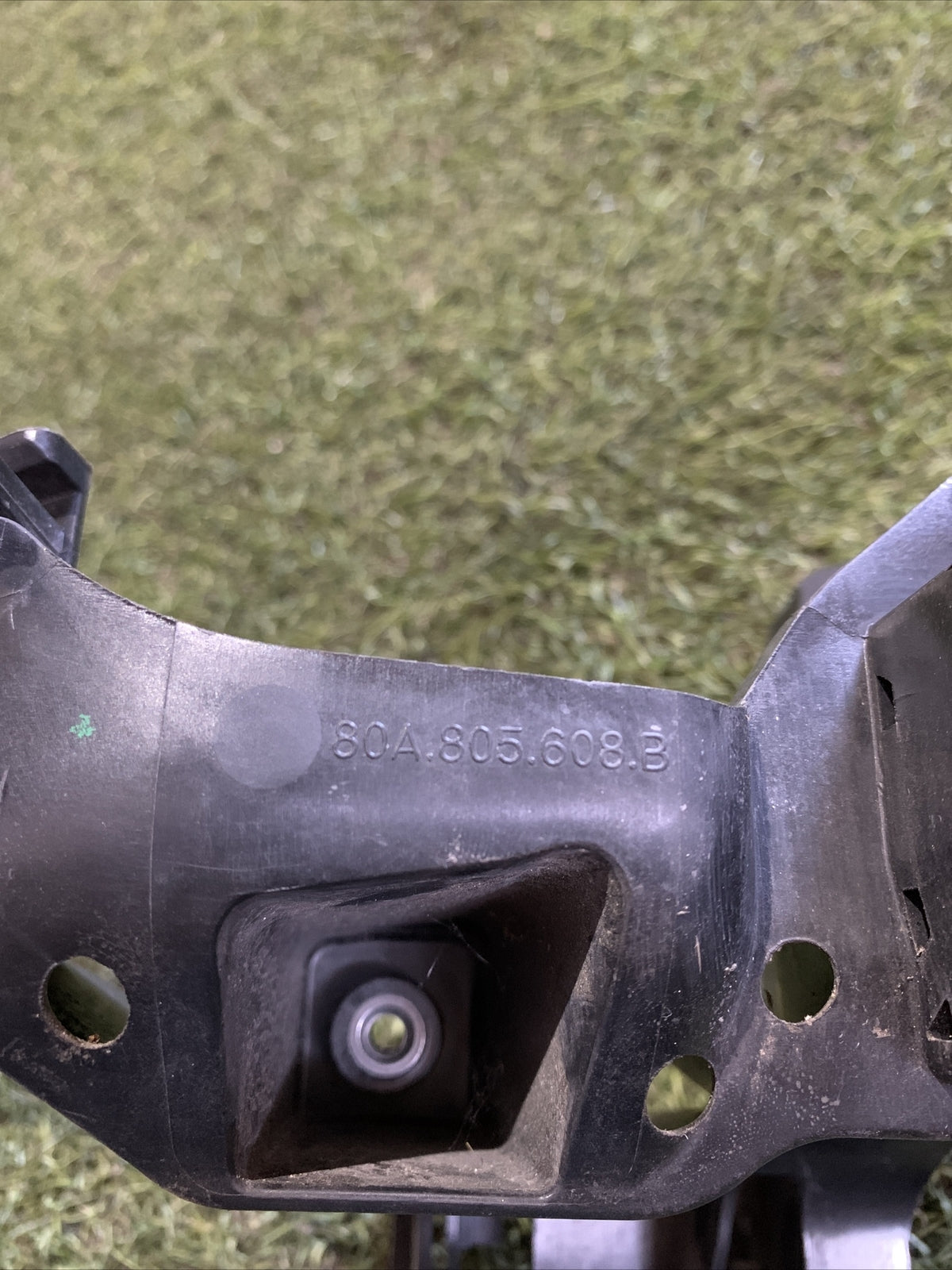 AUDI Q5 FY supporto staffa faro destro 80A805608B 2021