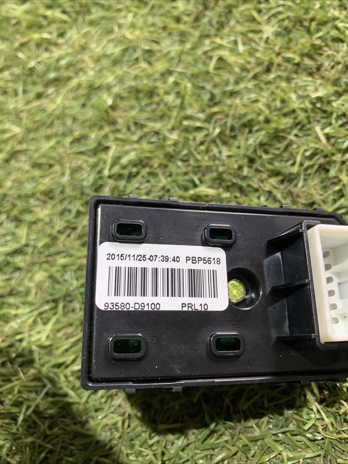 Pulsante Alzavetro Posteriore Sinistro Kia Sportage 2017 93580-D9100