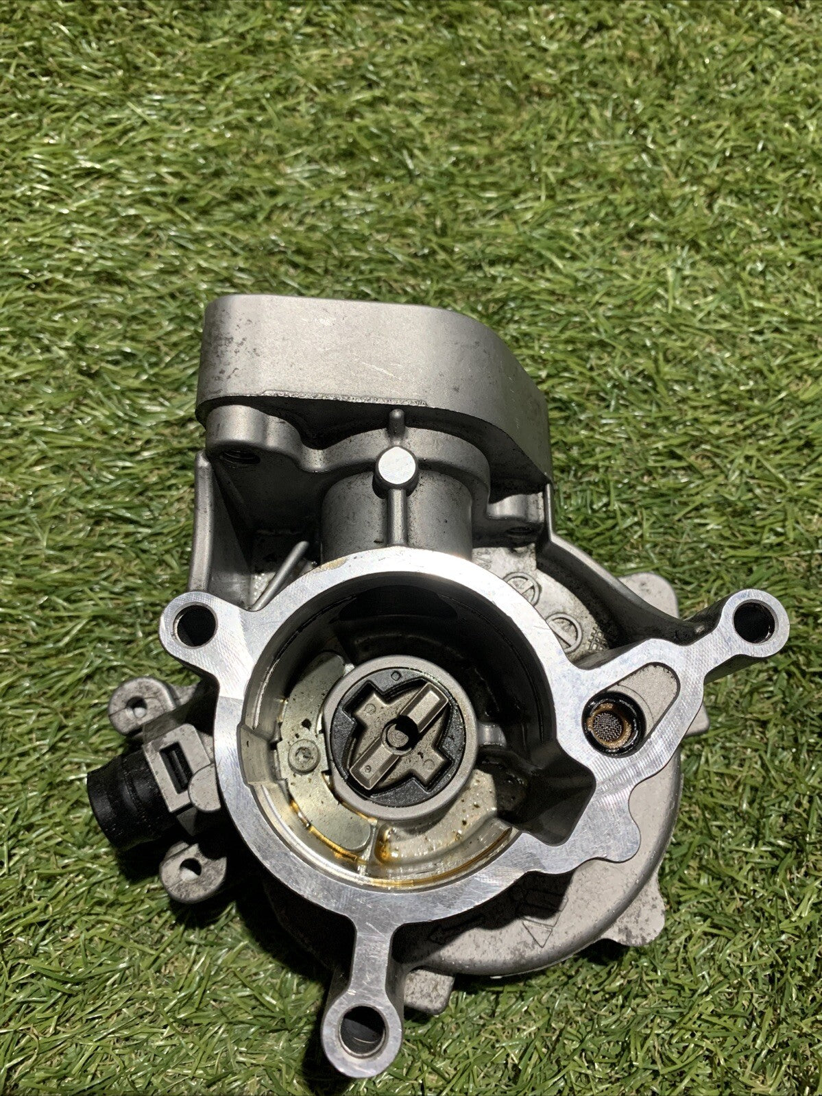 Pompa A Vuoto Volkswagen Golf 7 GTI 245CV 06L145100L (2)