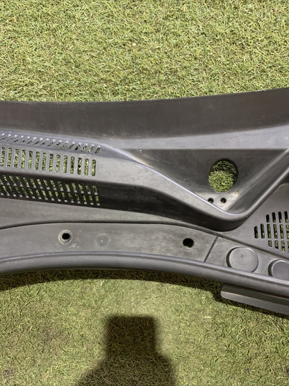 Griglia Gocciolatoio Tergicristalli Maserati Levante 670040250