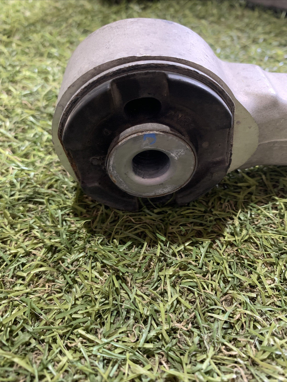 Braccio Oscillante Superiore Anteriore Destro Maserati Levante 06700319940