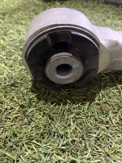 Braccio Oscillante Superiore Anteriore Destro Maserati Levante 06700319940