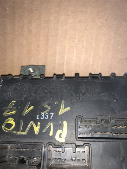 7755601 CENTRALINA RELE' FUSIBILI FUSIBILIERA FIAT PUNTO 1.7 TD (1993\1999) 1995