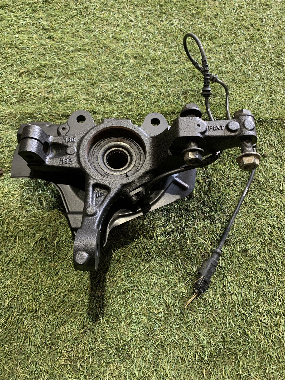 Mozzo Montante Fusello Anteriore Destro Fiat 500L 1.3 MJT  51910431