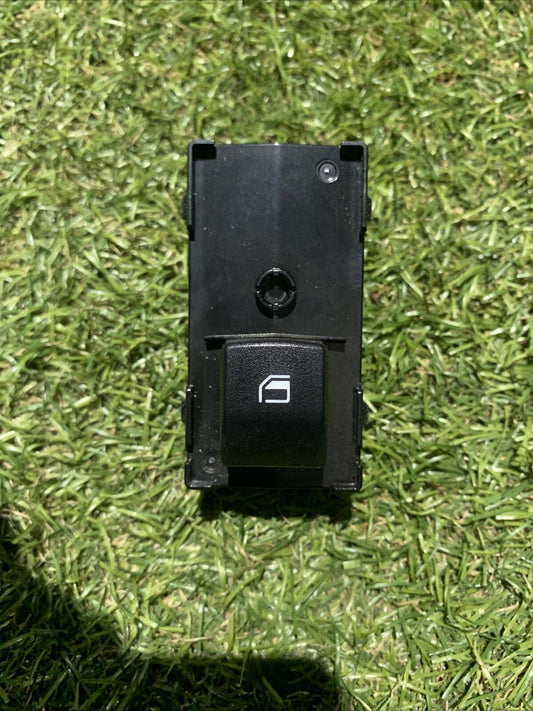 INTERRUTTORE ALZACRISTALLI PORTA POST DX 93581R2000 KIA SPORTAGE 2023