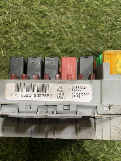 51832042 SCATOLA FUSIBILI FIAT BRAVO (198) 1.6 MULTIJET 16V MAN 6M KW77-105CV(2)