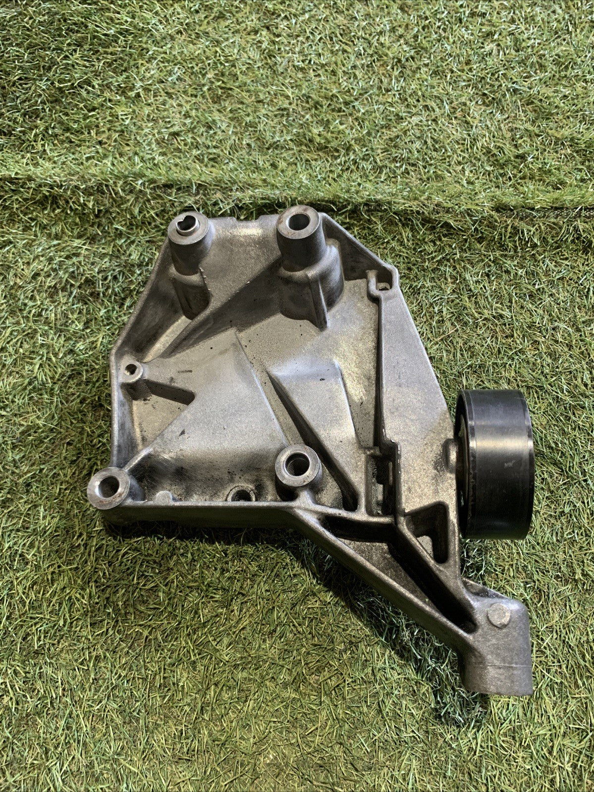 SUPPORTO PULEGGIA TENDICINGHIA FIAT BRAVO 2008 1.6 D 55210528