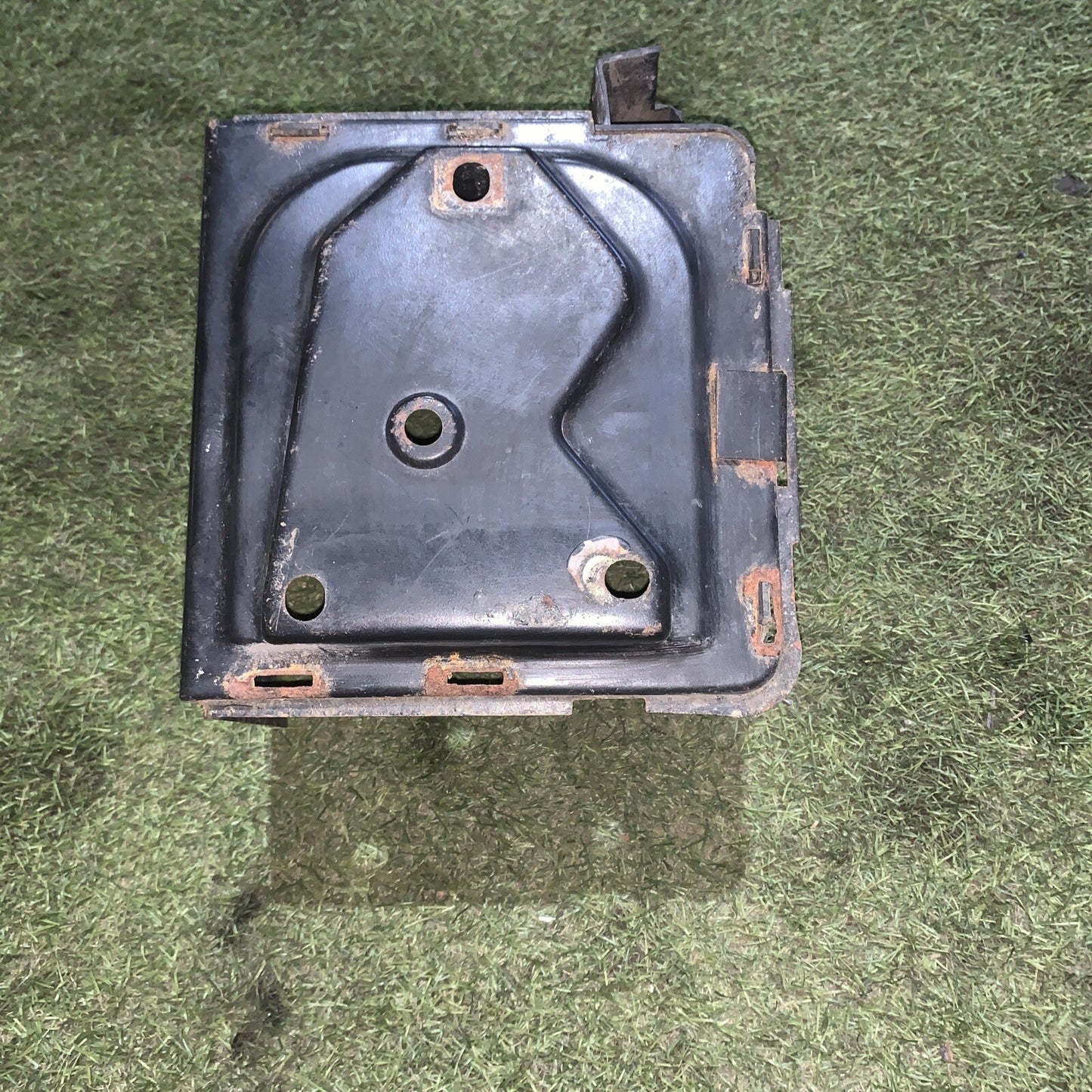 ALLOGGIO SUPPORTO BATTERIA COMPATIBILE CON  FIAT PUNTO 188 1.2 BZ  46546860