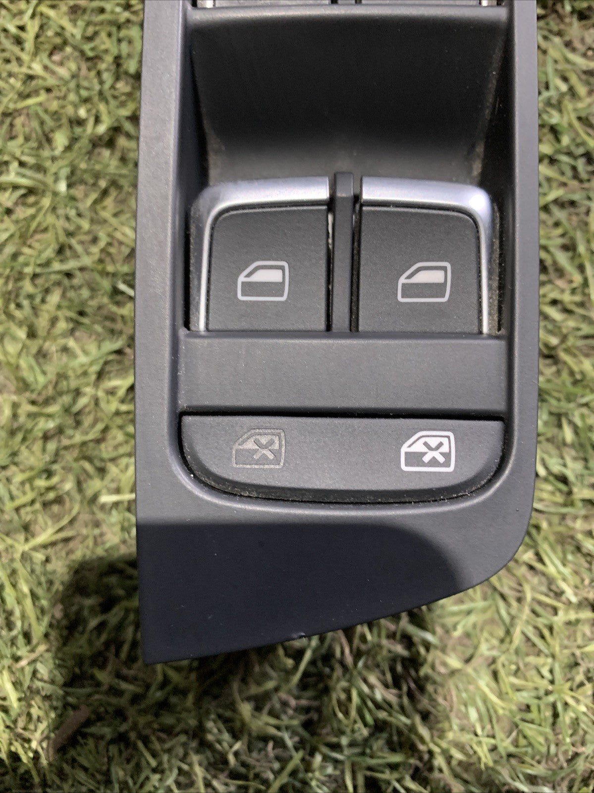 Pulsantiera Alzavetro Anteriore Sinistra Audi A1 2010-2017 8X4959521A