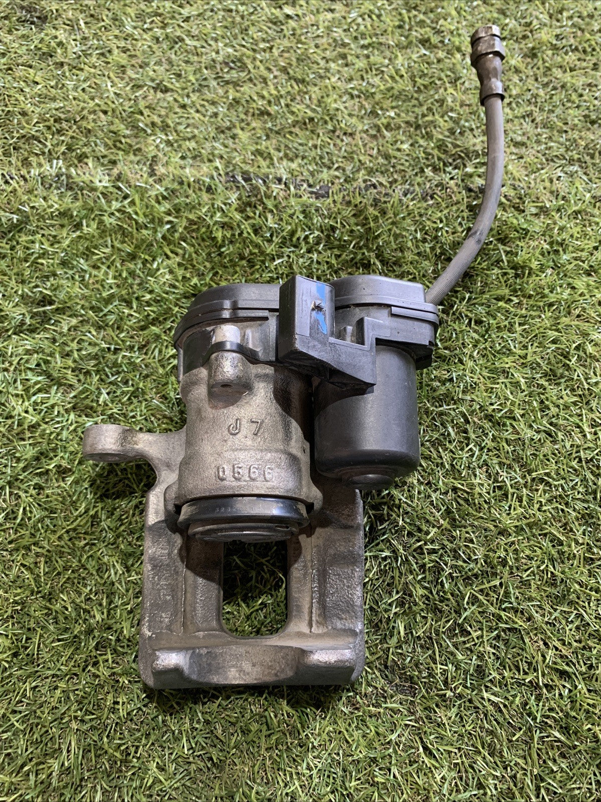 Pinza Freno Elettrico Posteriore Destra Audi Q3 2016 8U0615404B (2)