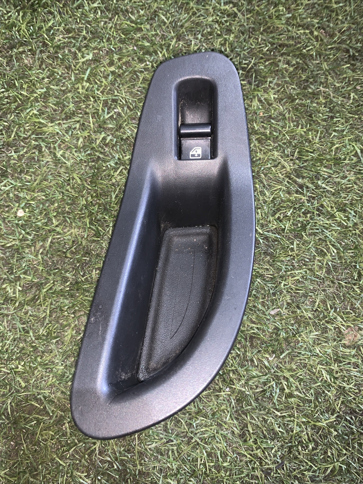 PULSANTIERA ALZAVETRO POSTERIORE SINISTRA FIAT 500X B569