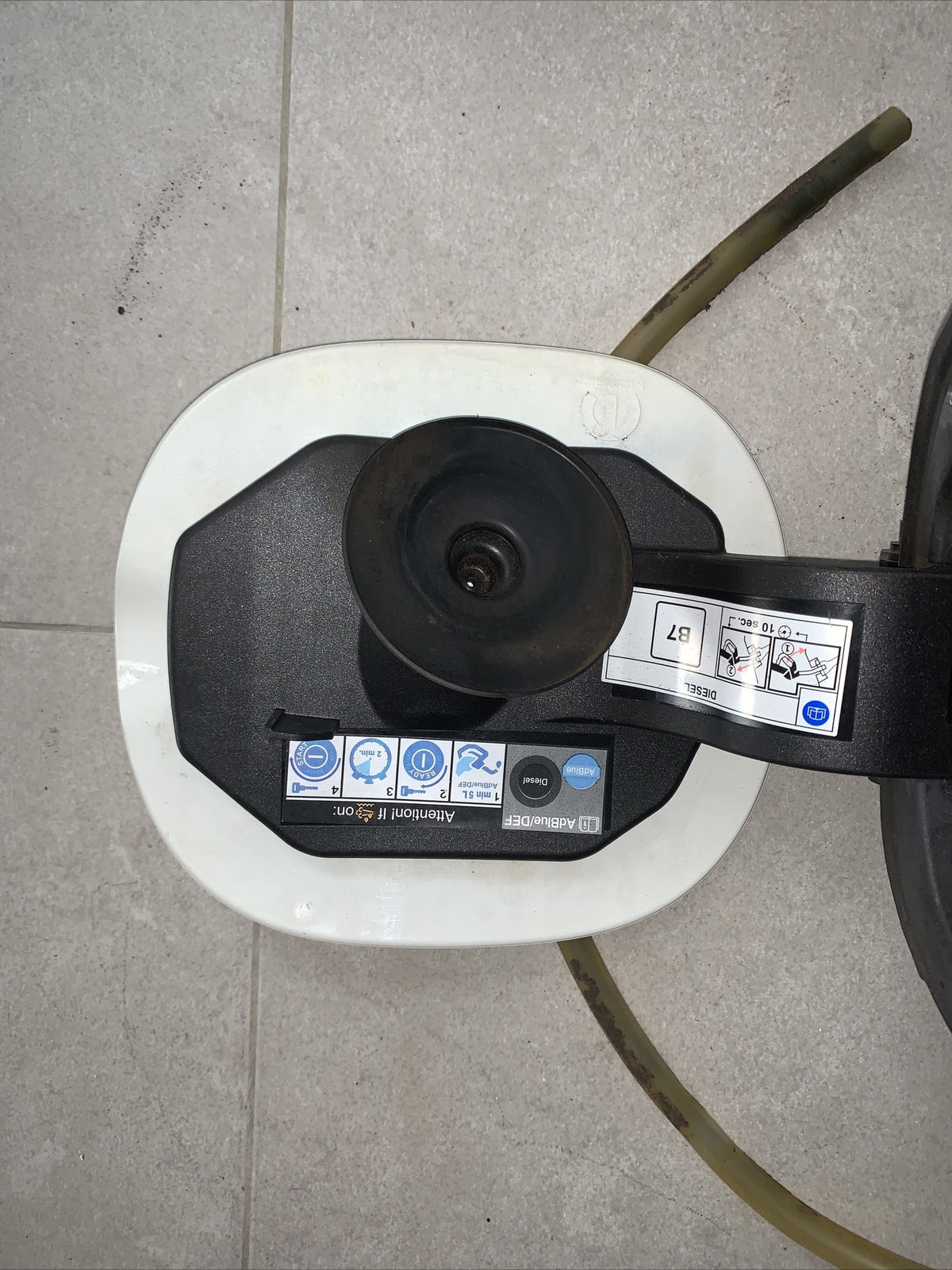 TAPPO SPORTELLINO COPERCHIO SERBATOIO CARBURANTE FIAT 500X 2022 1.3 Con Adblue