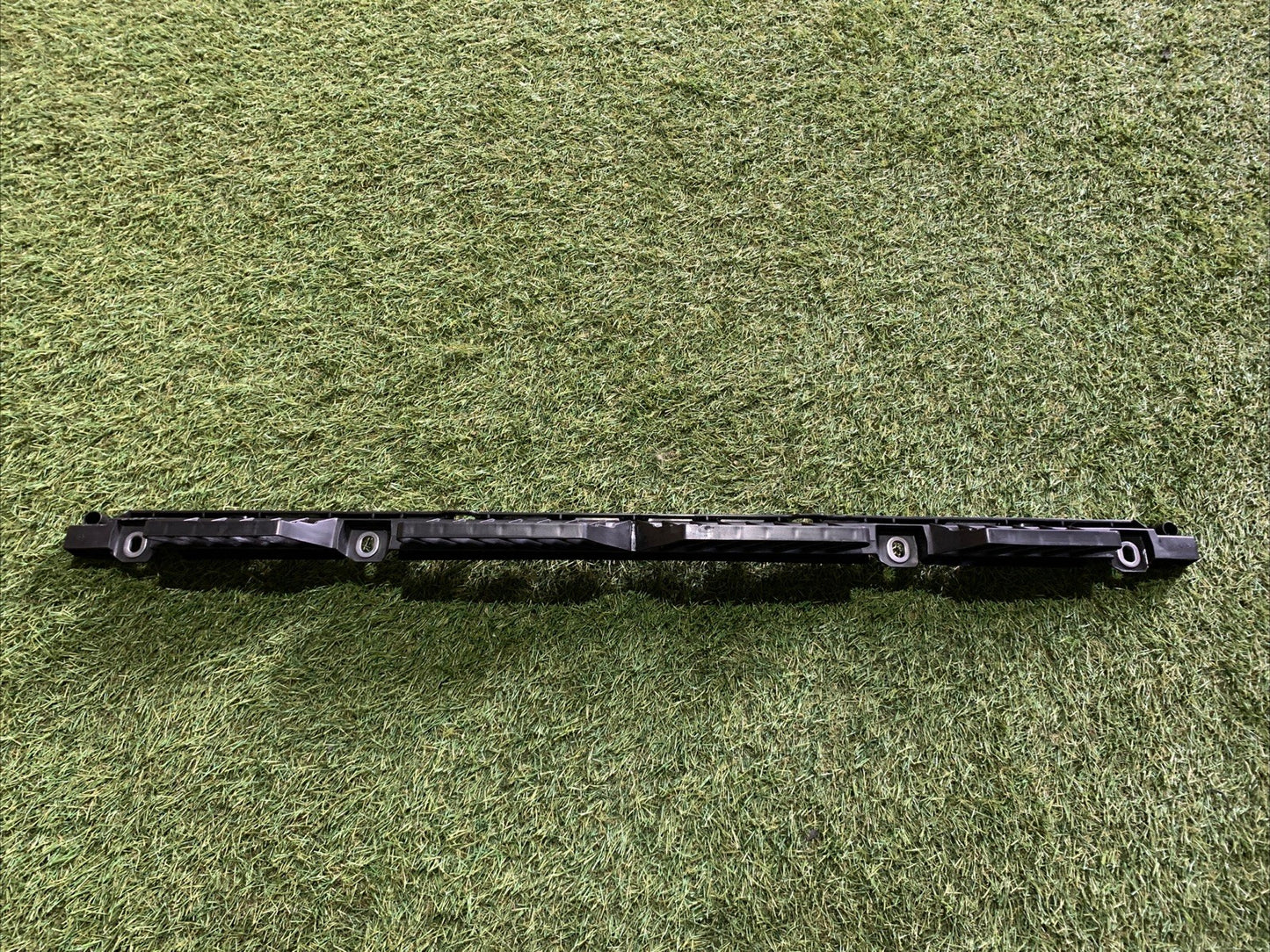 GUIDA PARAURTI POSTERIORE PER VOLKSWAGEN T-ROC 2GA805545