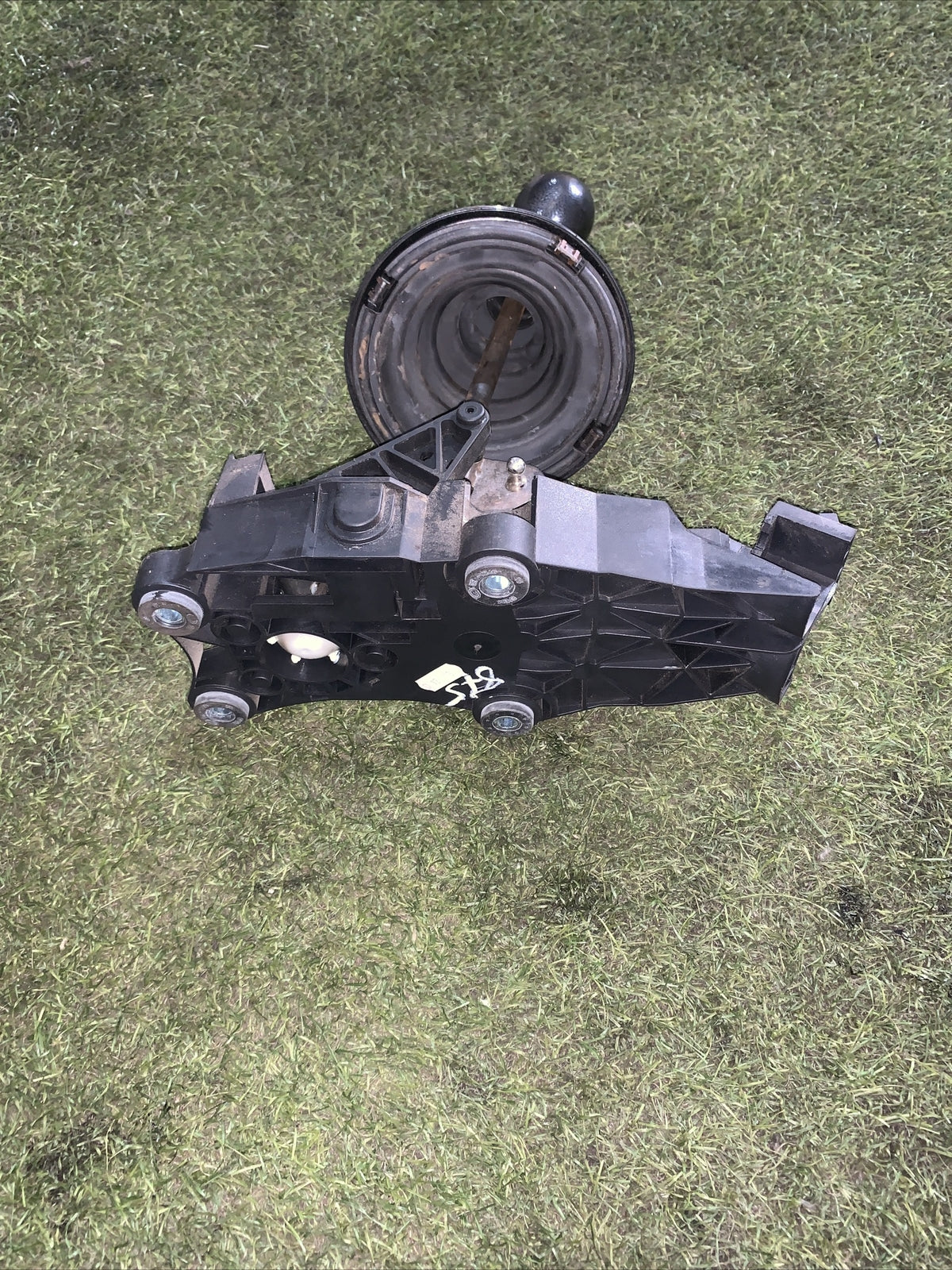 2S6R-7C453-MF LEVA POMELLO CUFFIA CAMBIO MANUALE FORD FIESTA 1.4 50KW D 5M (2)