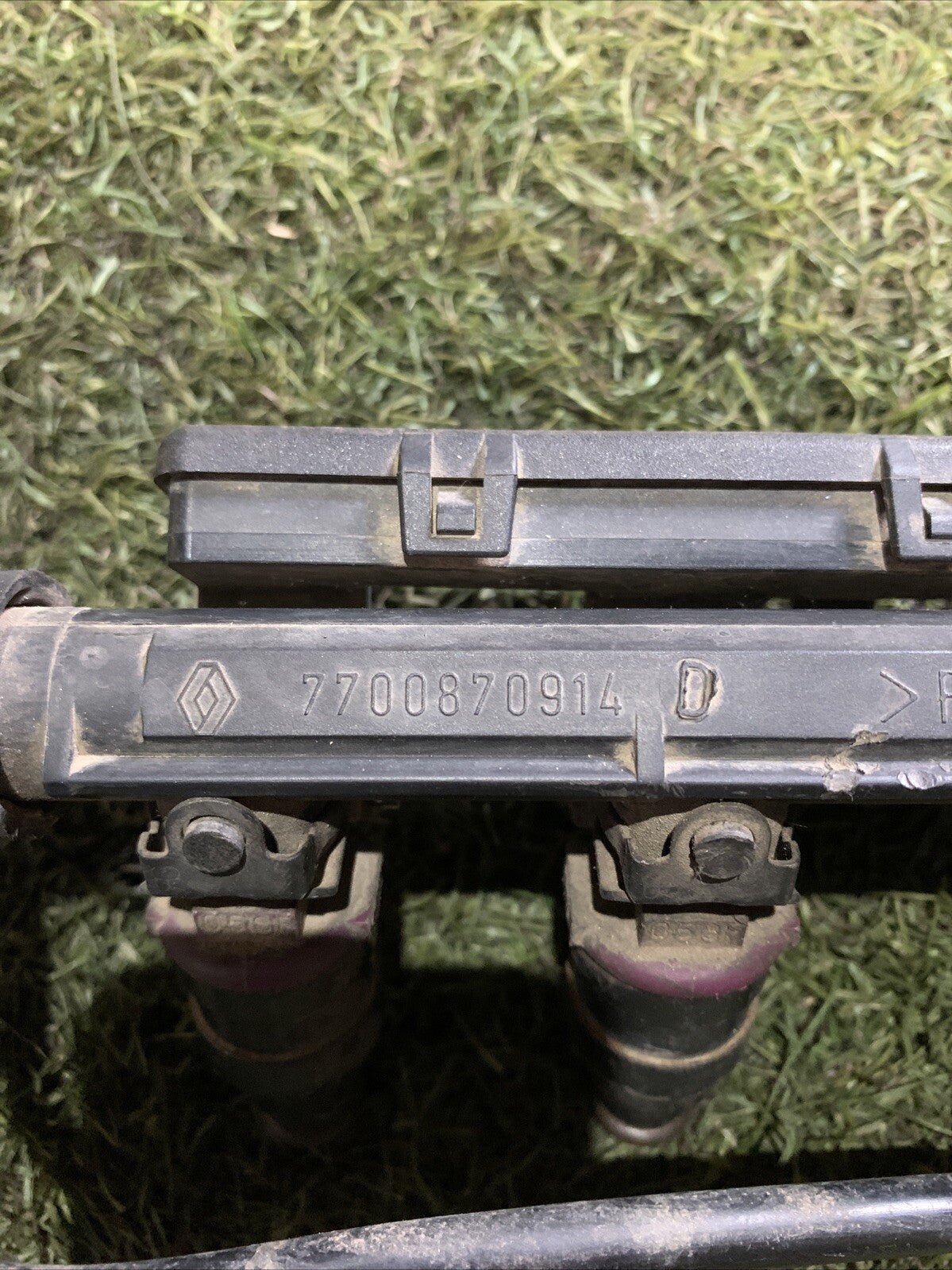 7700870914 FLAUTO INIETTORI RENAULT Clio Serie 1.2 benzina (1997)