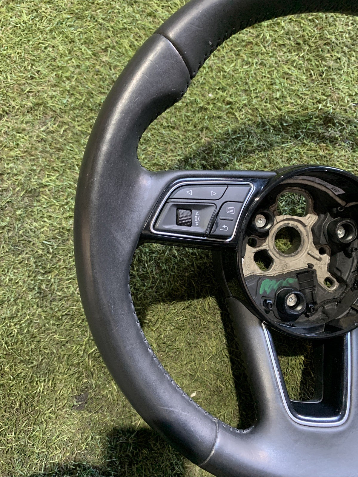 VOLANTE AUDI Q2 2016 8V0419091CG (2)