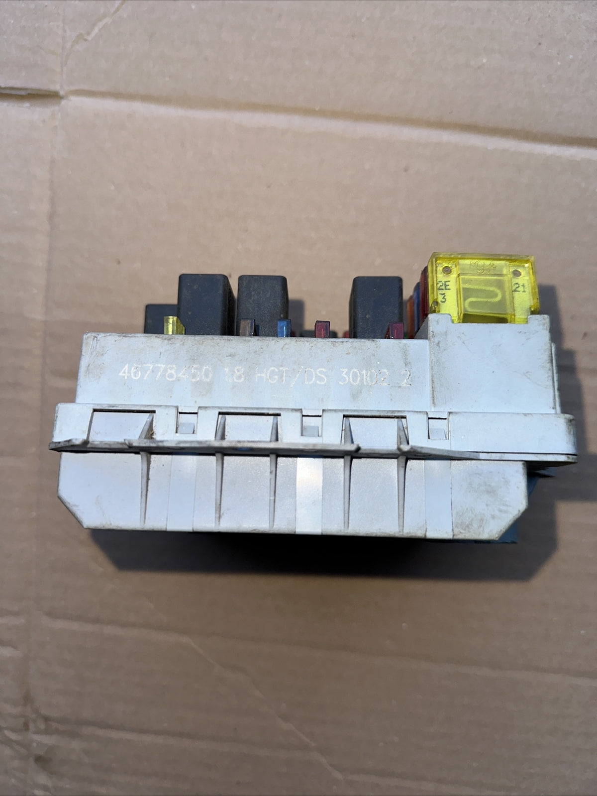 46778450 CENTRALINA PORTAFUSIBILI FUSIBILI FIAT PUNTO ( 188 ) 2 1.9 JTD DIESEL 8