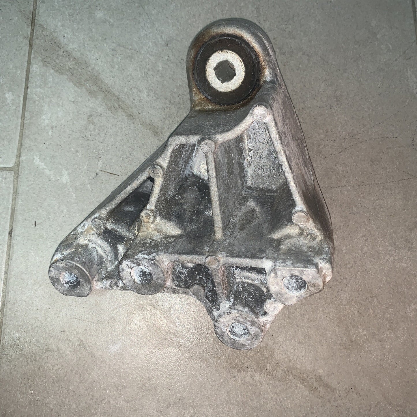 A2462401109 SUPPORTO MOTORE MERCEDES GLA Serie 2000 Diesel (2016)