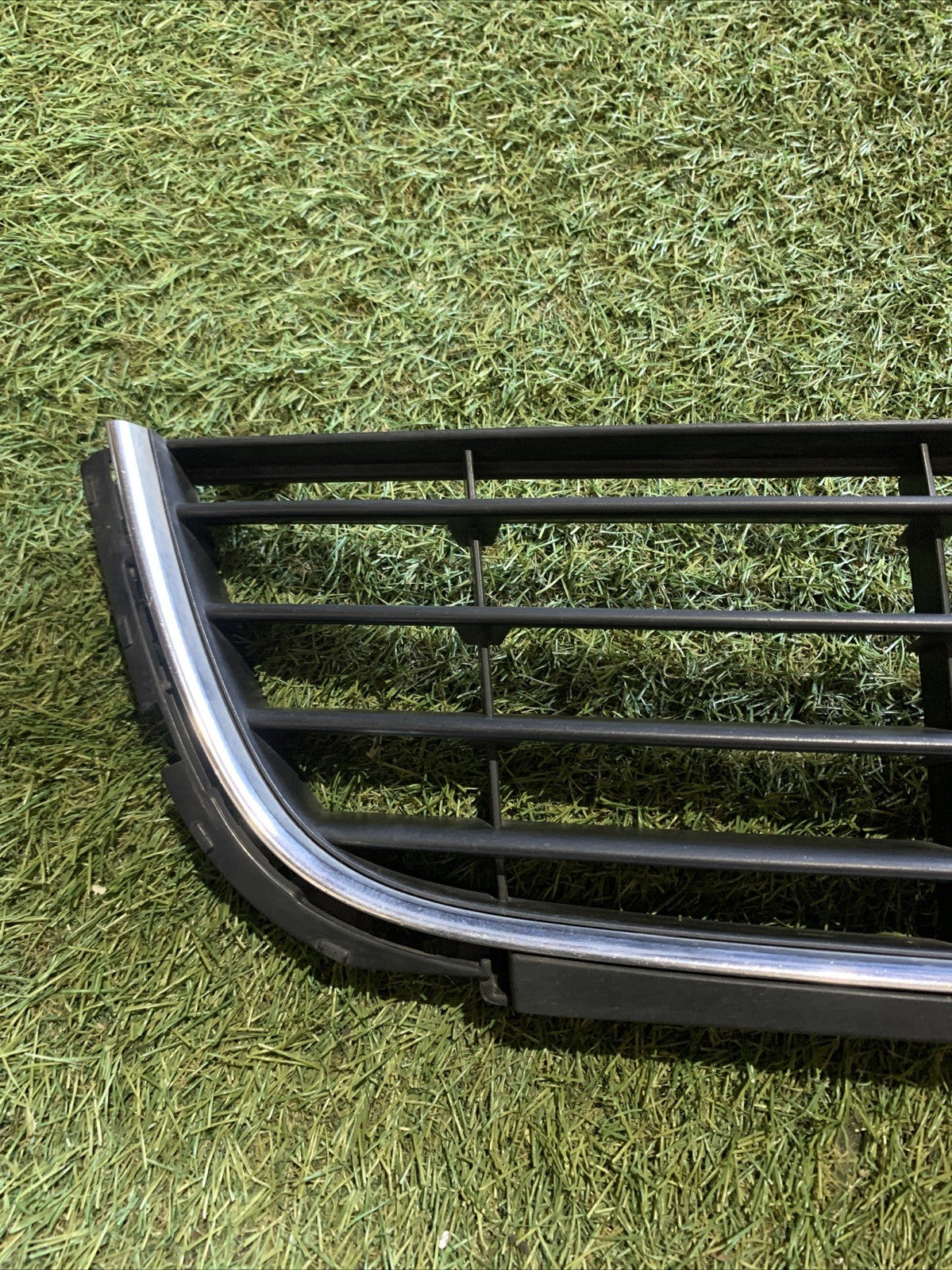 GRIGLIA PARAURTI PER VOLKSWAGEN Golf 6 Berlina 5K0853677