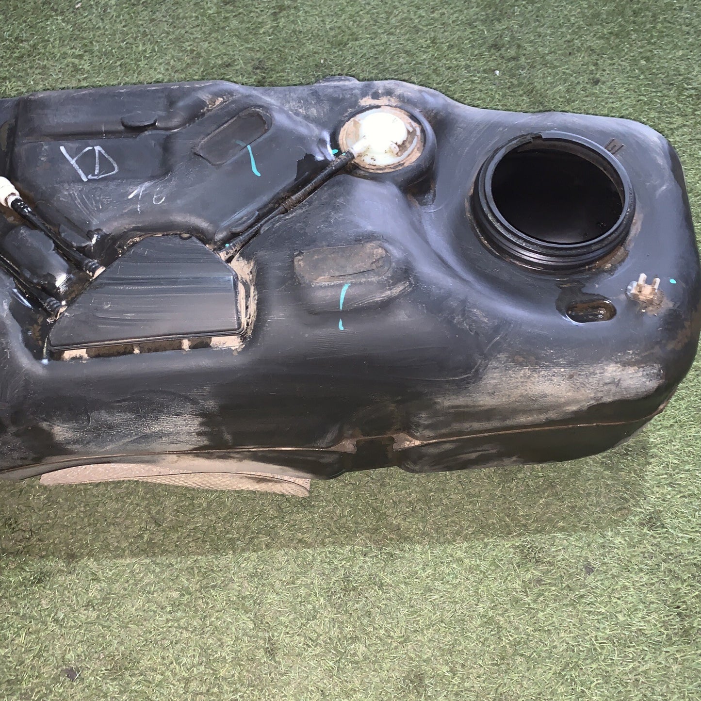 89101-79J00 SERBATOIO GASOLIO CARBURANTE USATO FIAT SEDICI 16 4X4 1.9 MTJ