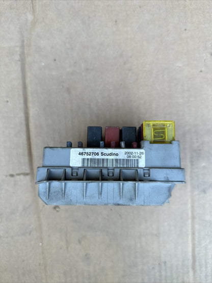 Scatola fusibili 46752706 Fiat Doblo Mk1 2000-2010 usata (0660)