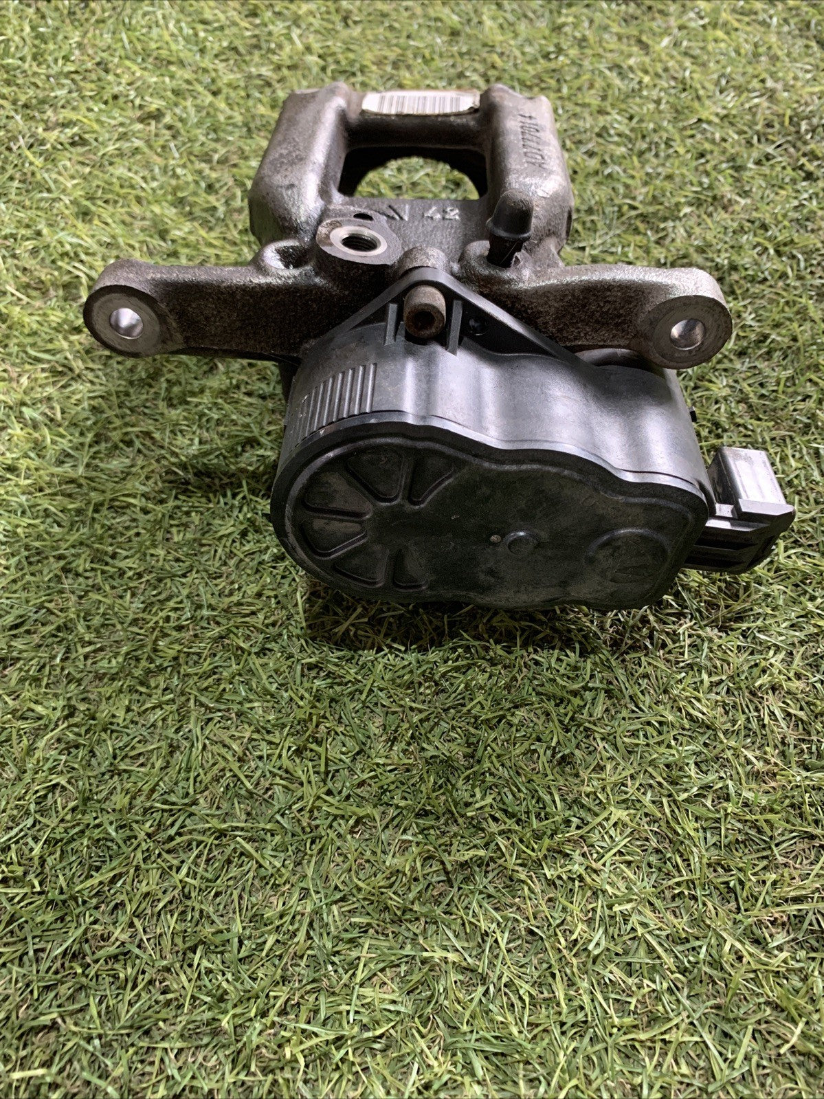 9819059380 PINZA FRENO POSTERIORE SX ELETTRICA PEUGEOT 3008 DAL 2016 (2)