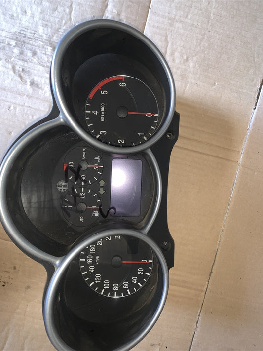 CONTACHILOMETRI QUADRO STRUMENTI ALFA ROMEO 147 1.9 D. DEL 2002 COD. 735290181