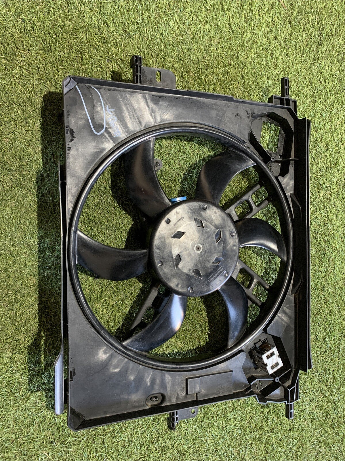 ELETTROVENTOLA RADIATORE RENAULT Twingo III serie 214812232R H4DA4 1.0 BENZINA